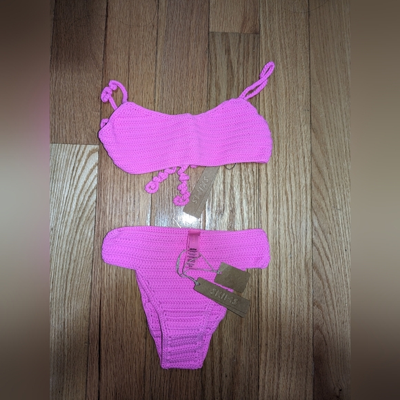 NWT SKIMS SWIM CROCHET MICRO SCOOP BIKINI TOP & BIKINI BOTTOM SET IN TAFFY - Picture 3 of 6